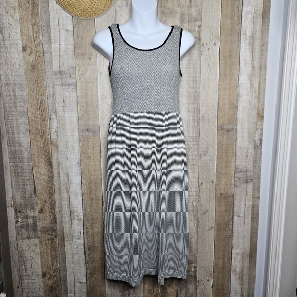 Lark & Grey Pullover Sleeveless Midi Dress Black Stripe Tank Seamless Stretchy - Picture 1 of 8